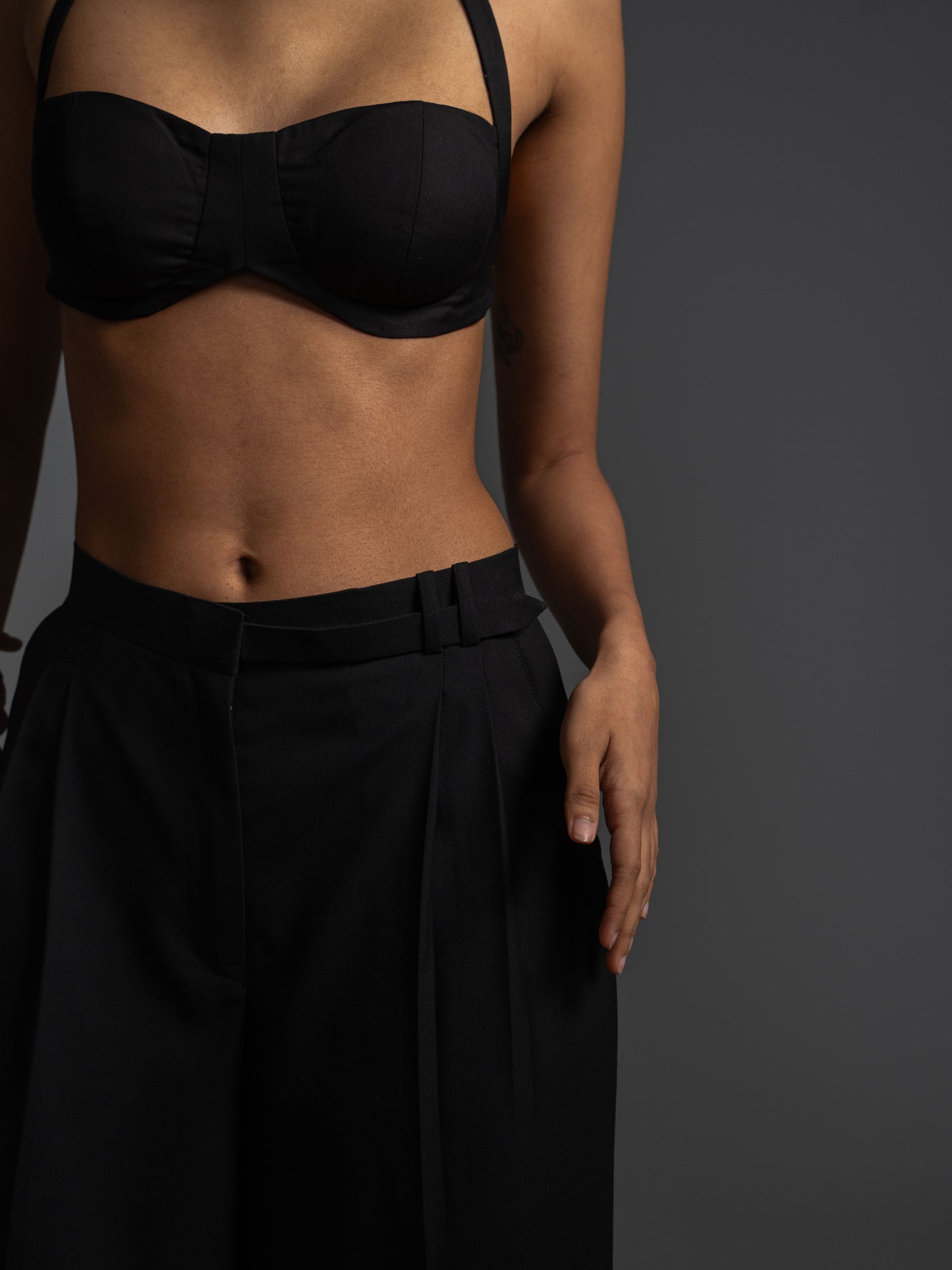 OFF BEAT EDGE BRALETTE + TROUSERS (BLACK)