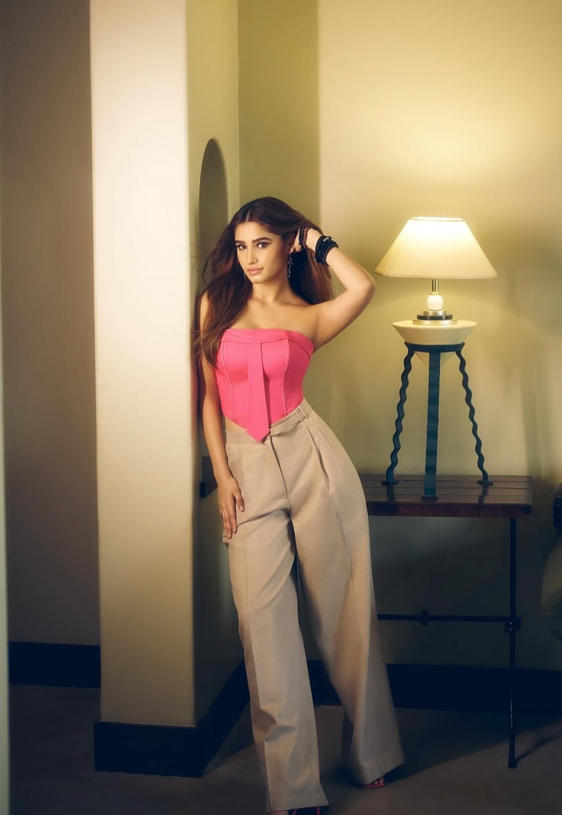 RASHA IN BELTED FLARE TROUSERS
