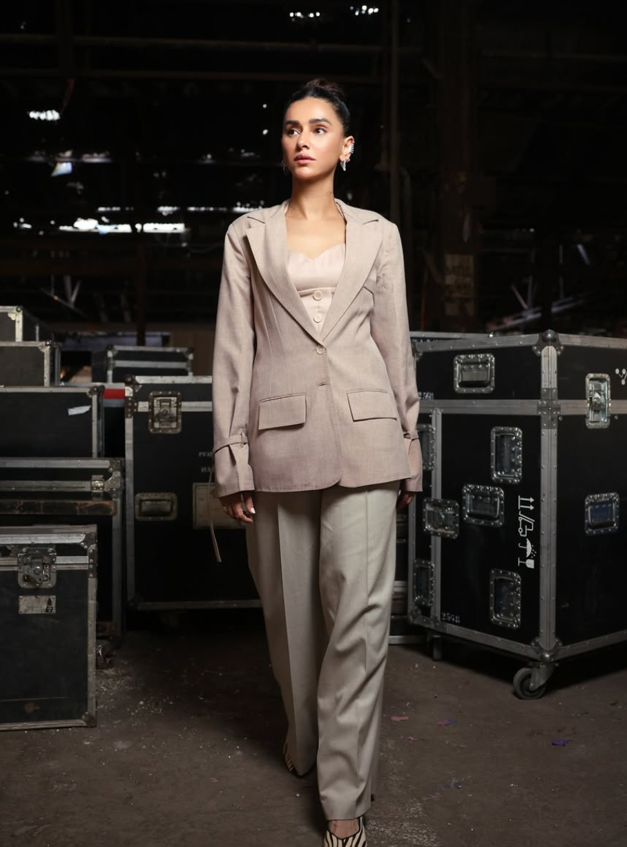 SHIBANI IN BLUSH BOW BLAZER