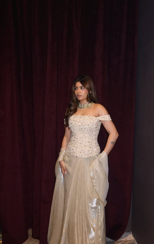 RIVA BHATIA IN DOVE SET